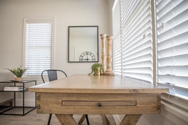 Photo - Darling 2 bedroom 1 Bath Exeter Charmer