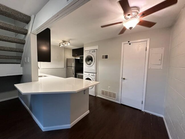 Building Photo - 304 E 13th Ave Rental