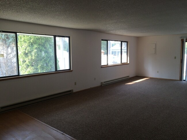 Photo - 4 Bedroom Home Under Radio Hill