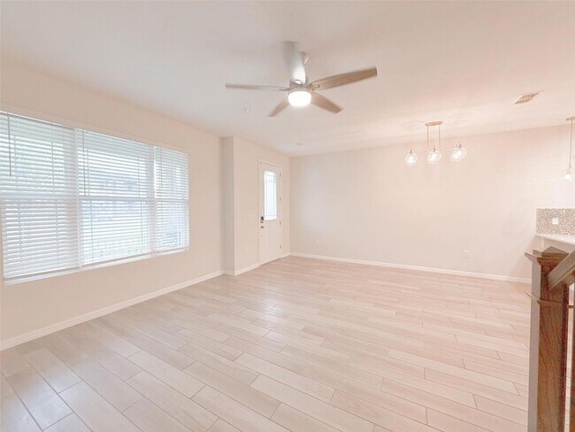 Photo - 2459 Varenna Loop