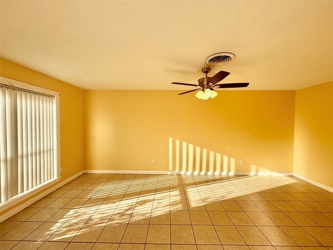 Photo - 8215 Lugary Dr