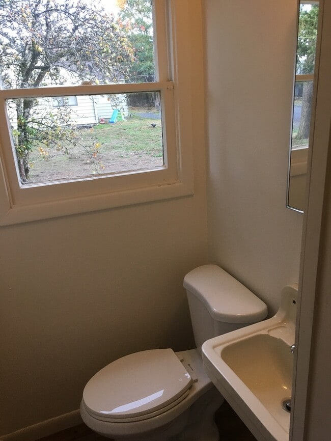 Photo - Tacoma/ Parkland duplex 2bdr 1 bath