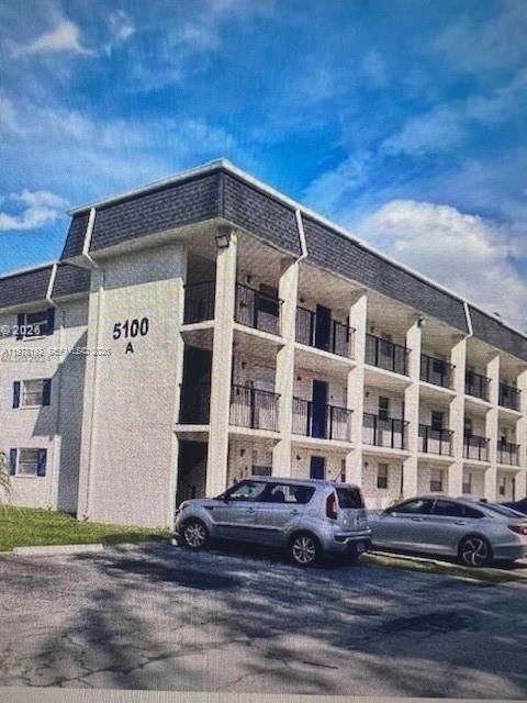 Building Photo - 5100 SW 64th Ave Unit 105