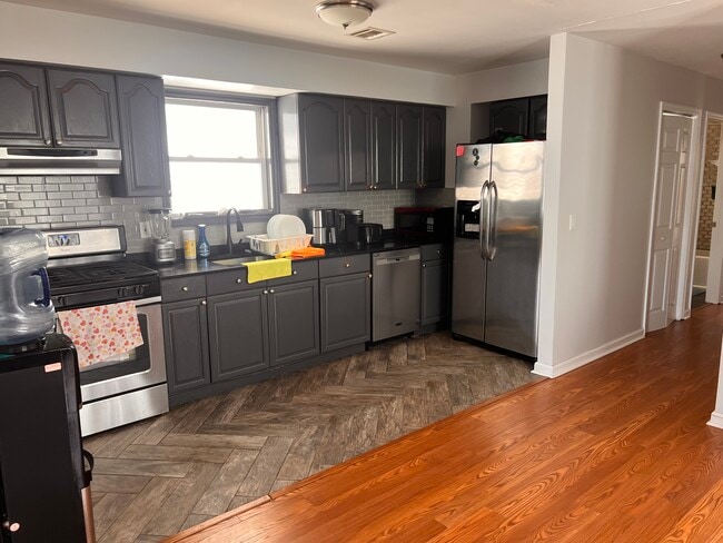 Building Photo - 240 Baldwin Ave Unit 3 Rental