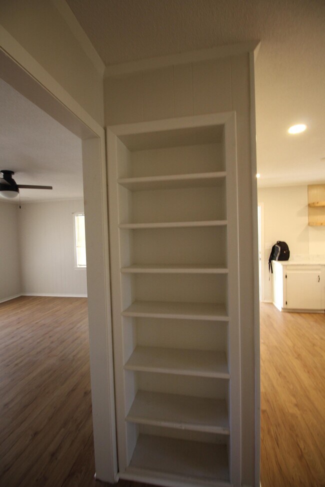 Photo - 1610 W Frank St