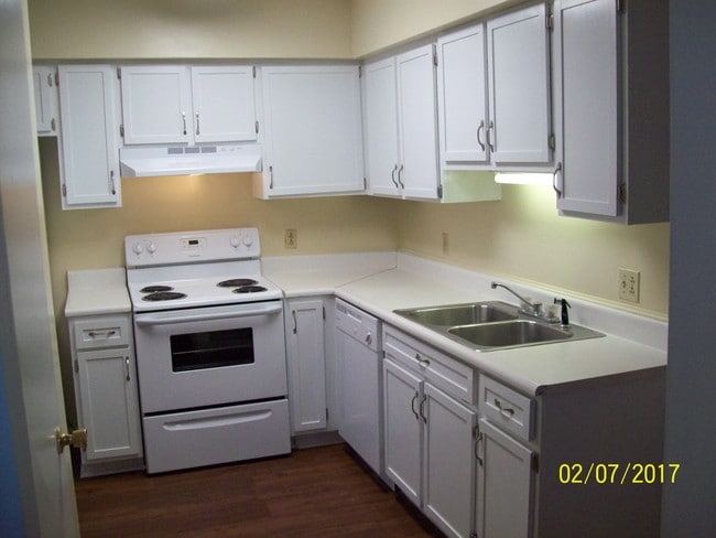 2 BR TH 1 1/2 BATH - Quinn Court Apartments