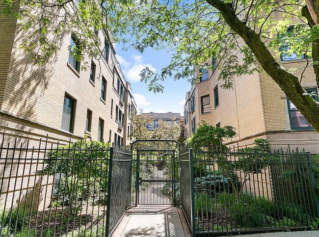 Photo - 7031 N Sheridan Rd Condo Unit 3S