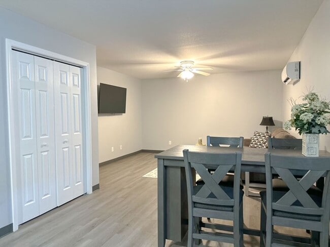 Photo - Modern 1-bedroom retreat / Walk to Downtown Unidad 604-08 North Main Street