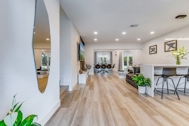 Photo - 834 SW 14th Ct Unidad SI FL1-ID1475651P