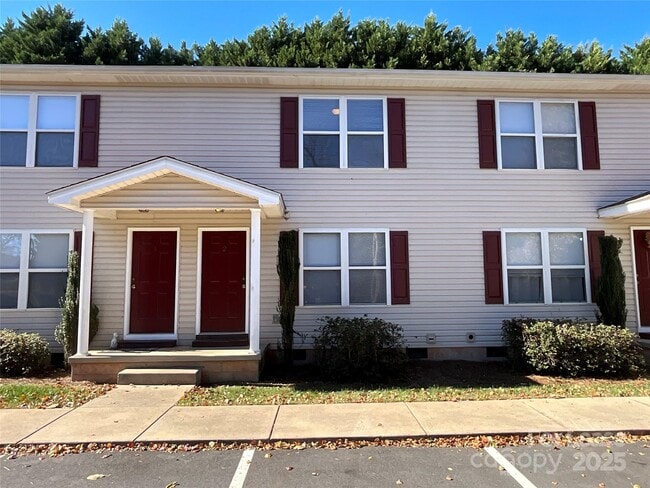 Building Photo - 206 W 15th St