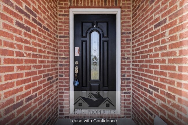 Photo - 925 Dawson Creek Way