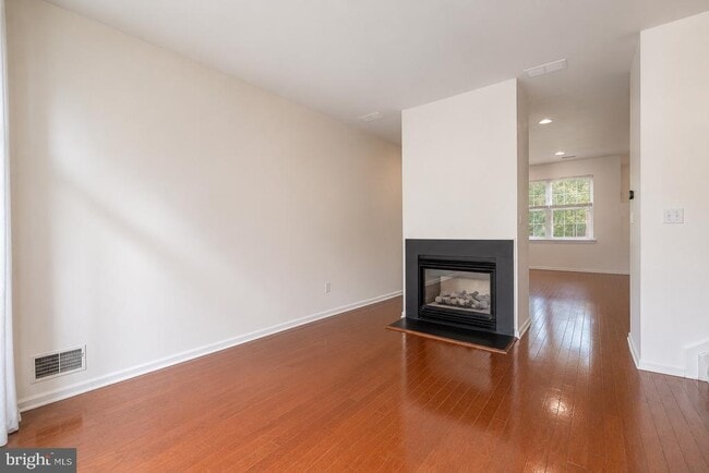 Photo - 12 Scarlet Oak Dr
