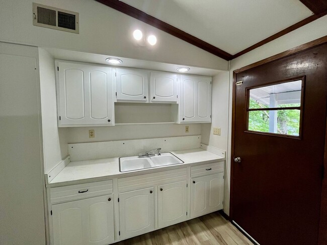 Photo - 3 Bed 1 Bath in Rhinelander on the water!