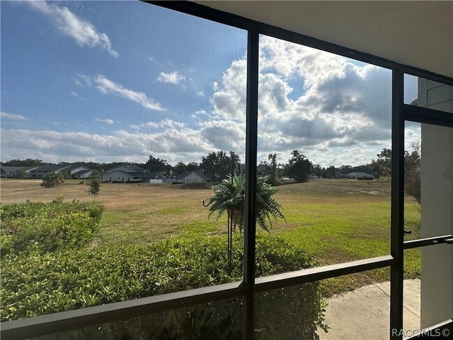 Building Photo - 636 E Gilchrist Ct Unit 2A