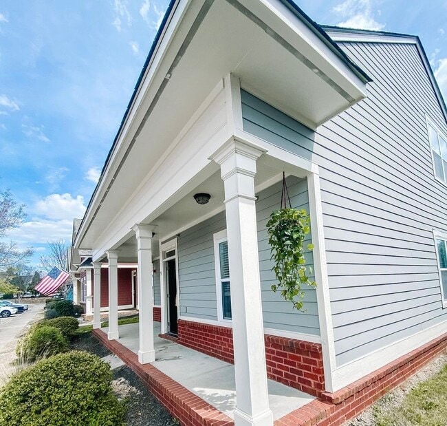 Photo - Garnet Crossing