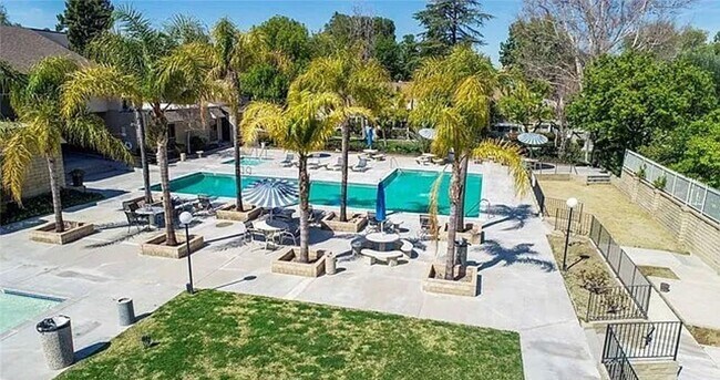 Photo - GREAT 2+2 Valencia Condo in Lakeshore Comm...