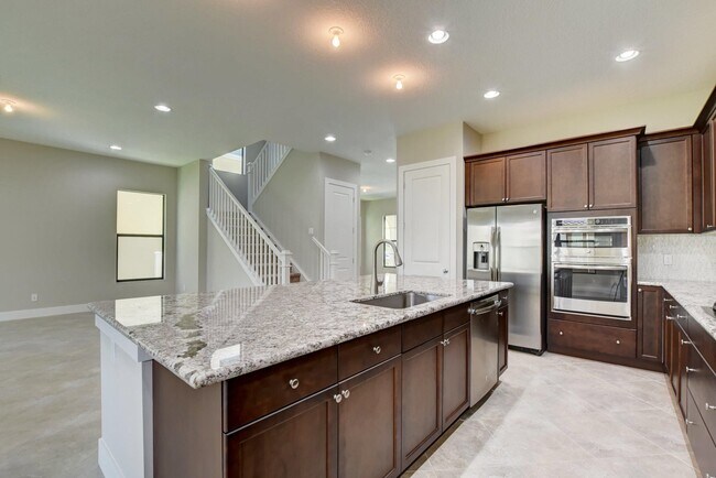 Photo - 2074 Dickens Ter