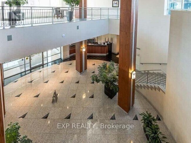 Photo - 18 Harrison Garden Blvd Unité 411