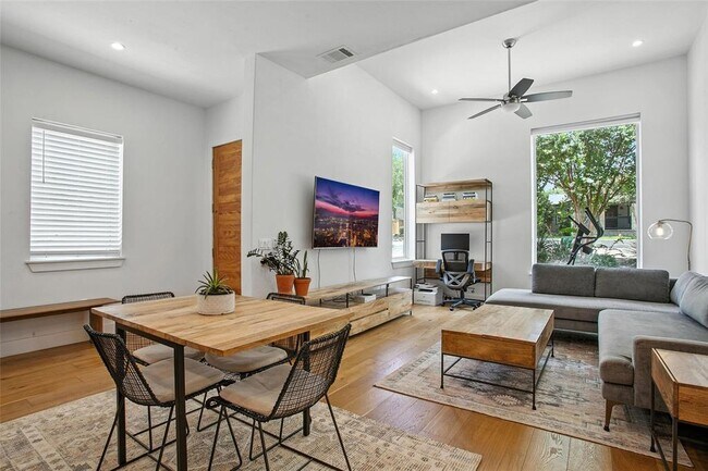 Photo - 5402 Woodrow Ave