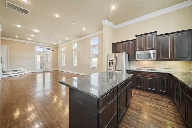 Photo - 1250 W 23rd St