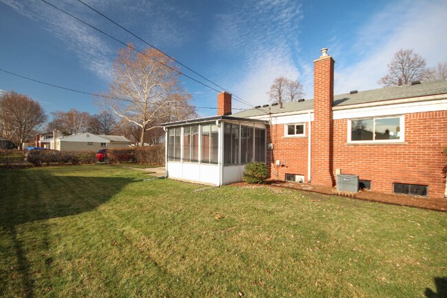 Photo - 38453 Elsie St