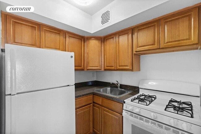 Photo - 201 Ravine Ave