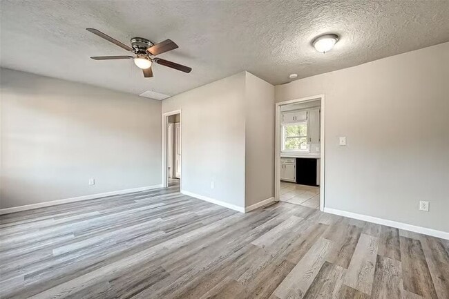 Photo - 515 Bluebonnet Dr