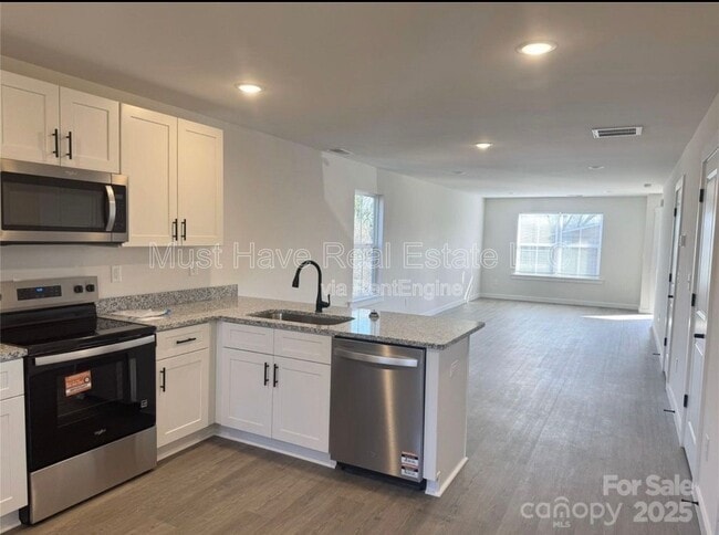 Photo - 117 3rd Ave SE