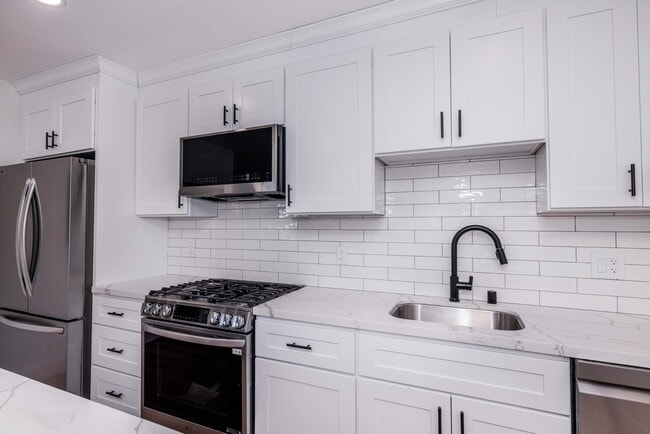 Photo - 2832 Derby St