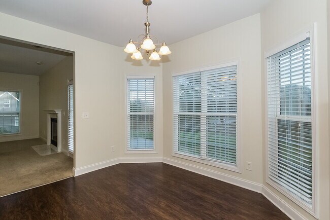 Photo - 122 The Blvd