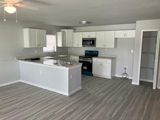 Photo - 434 Poinsettia Ave