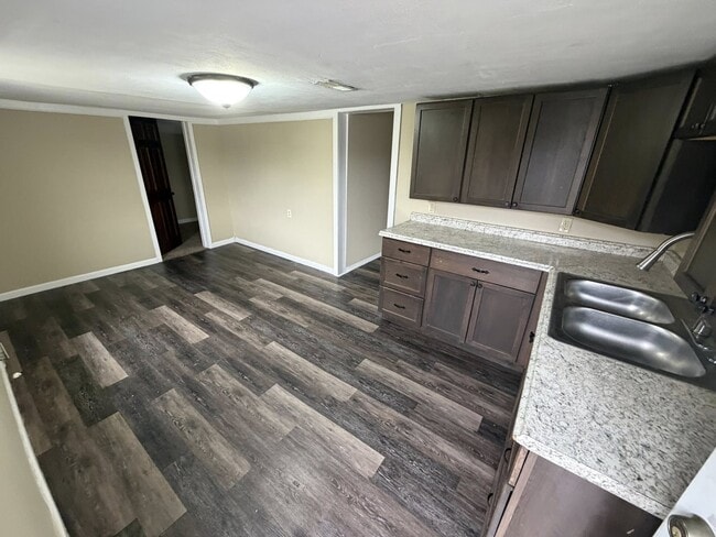 Photo - 335 Bailey St