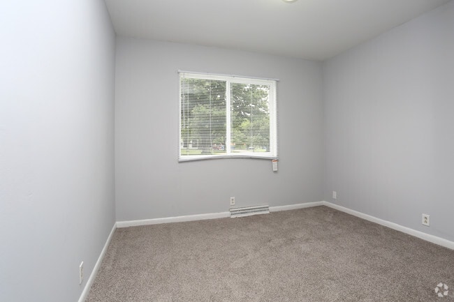 2BR, 1BA - 2nd Bedroom