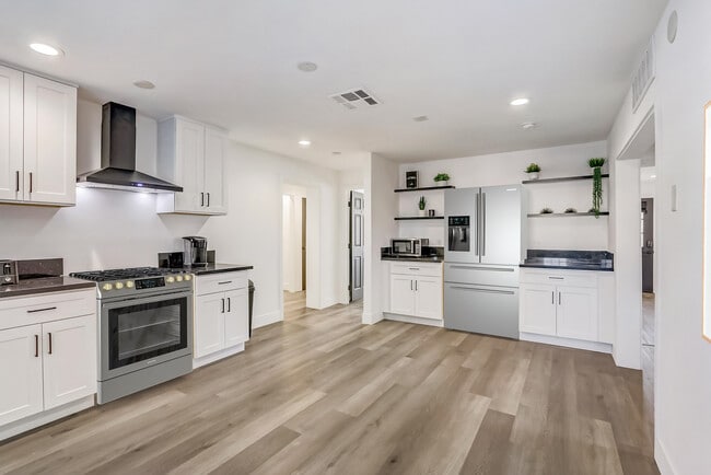 Photo - 540 E Saint Louis Ave