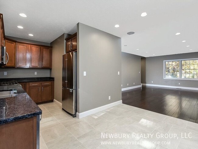 Building Photo - 155 Banksville Pl