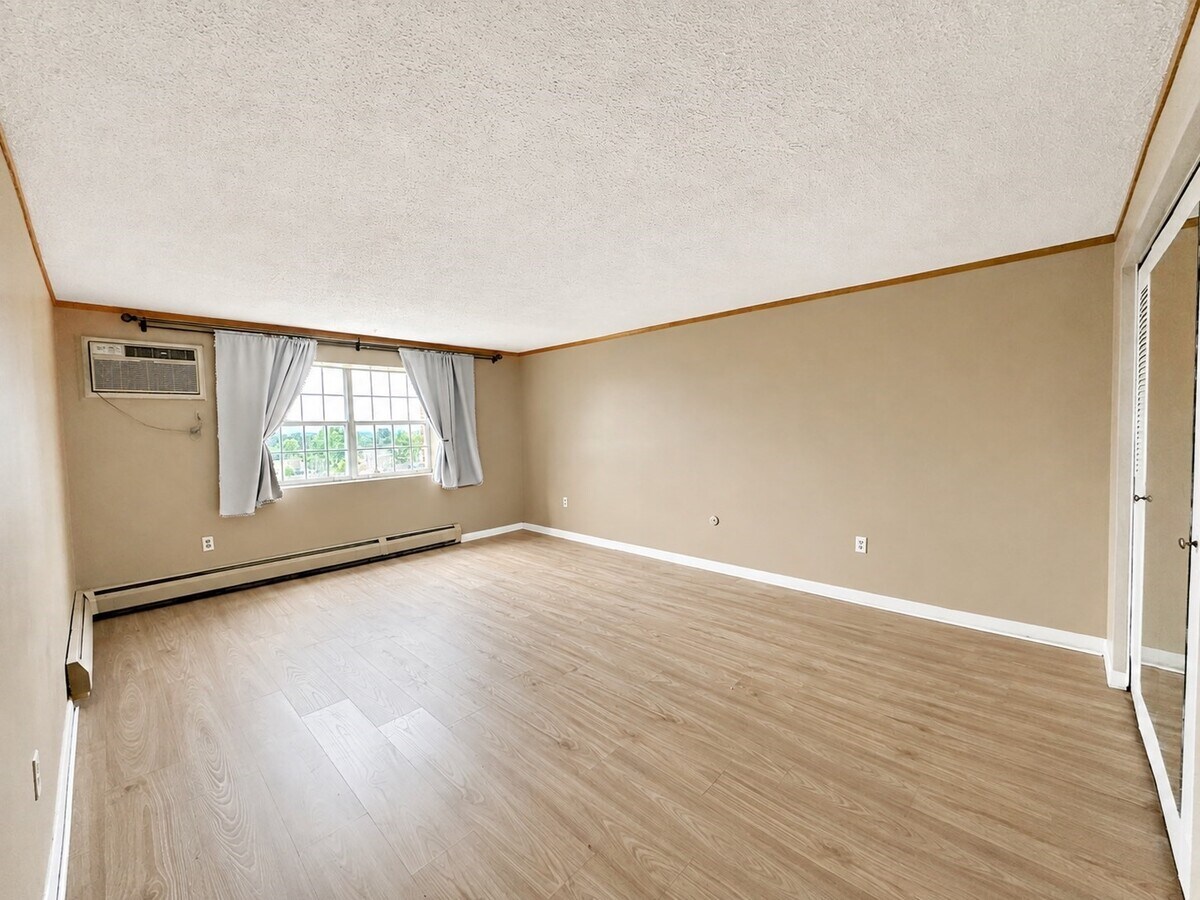 Photo - 10 Williamsburg Ct Unit 21