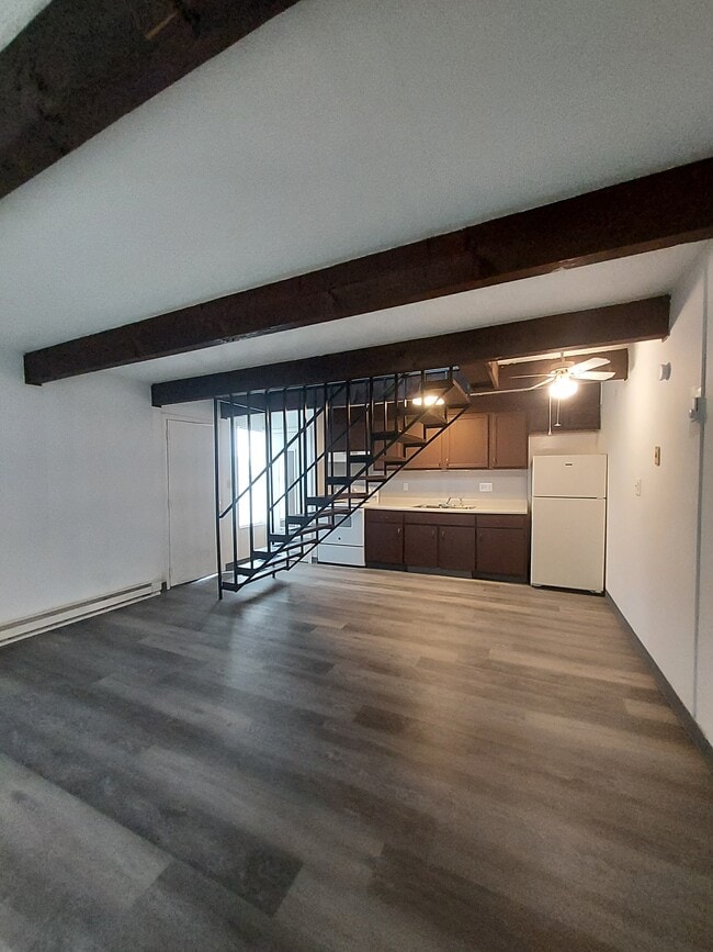 Building Photo - 187 Buckingham St Unit A