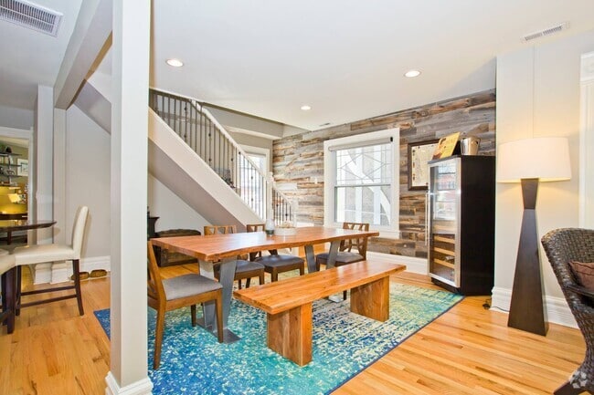 Building Photo - 1156 N Logan St Unit Apt 2