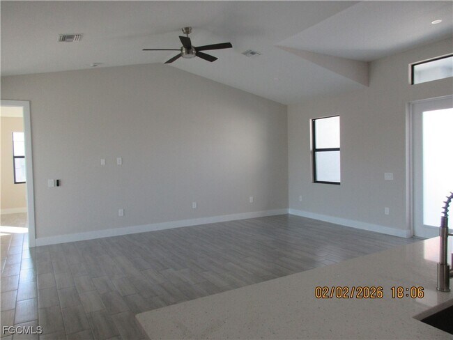 Photo - 208 NW 6th St