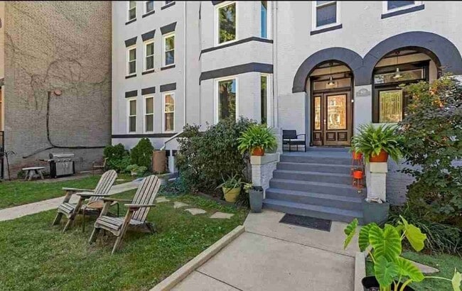 Photo - 1038 Lamont St NW Unit T1
