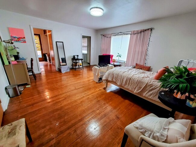 Photo - 2206 E Locust St