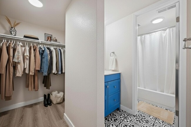 Photo - Modern Renovated Studio in Cherry Creek Village | Pool, Clubhouse & Courtyard Amenities