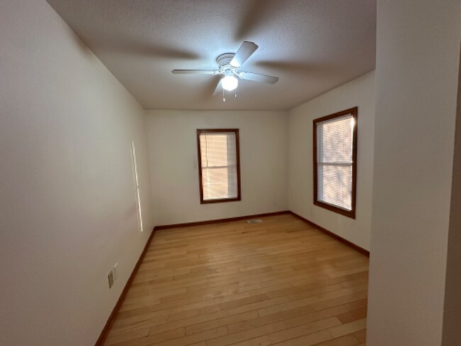 Photo - 464 N Maple St