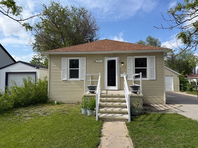 Building Photo - Three Bedroom, Two Bathroom Home! One car garage!