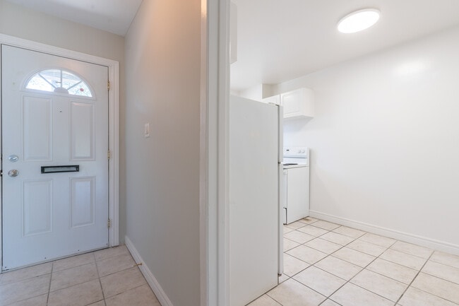 Photo - LARGE THREE BEDROOM TOWNHOUSE Unité TH 38