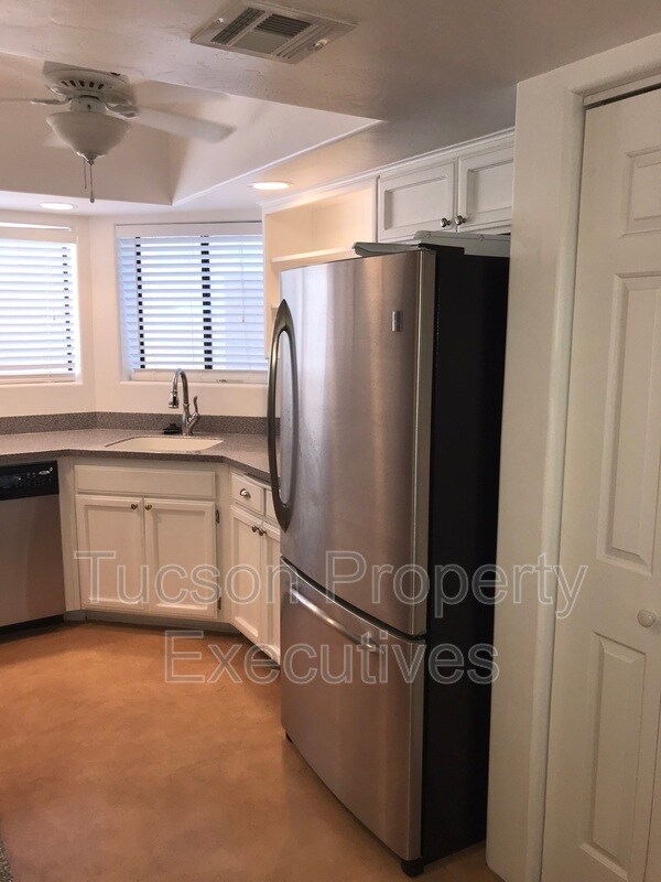 Photo - 2839 E Weymouth Cir