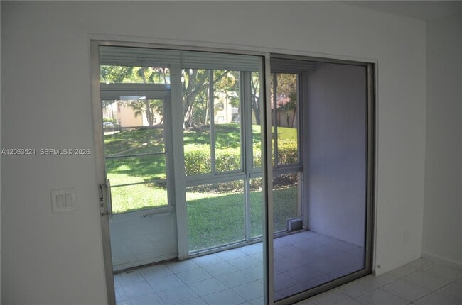 Building Photo - 1351 SW 125th Ave Unit 103S