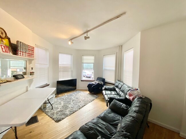 Building Photo - 10 Parker Hill Ave