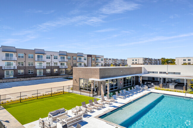 Resia Dallas West Apartments - Resia Dallas West Apartments