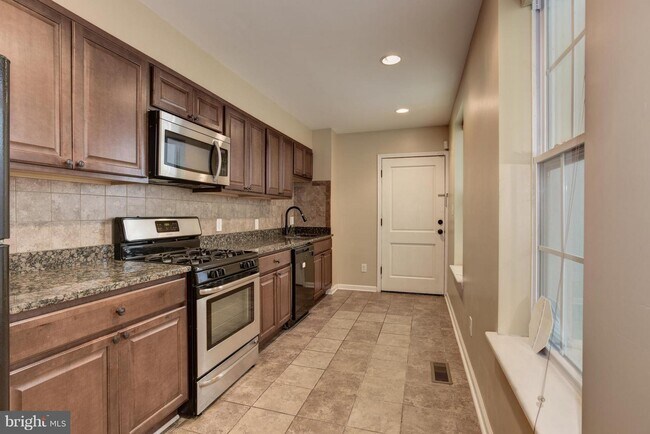 Photo - 764 Ramsay St